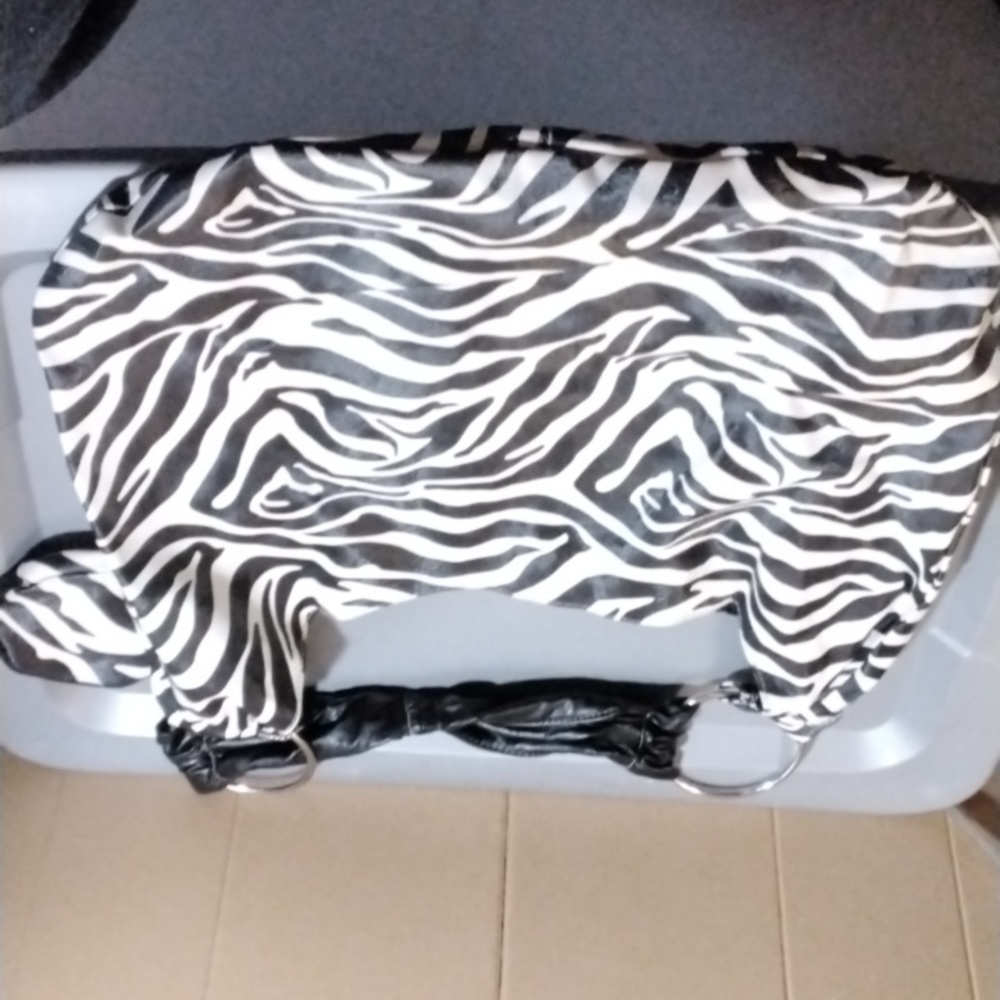 A zebra design Chateau pocketbook w/matching change purse